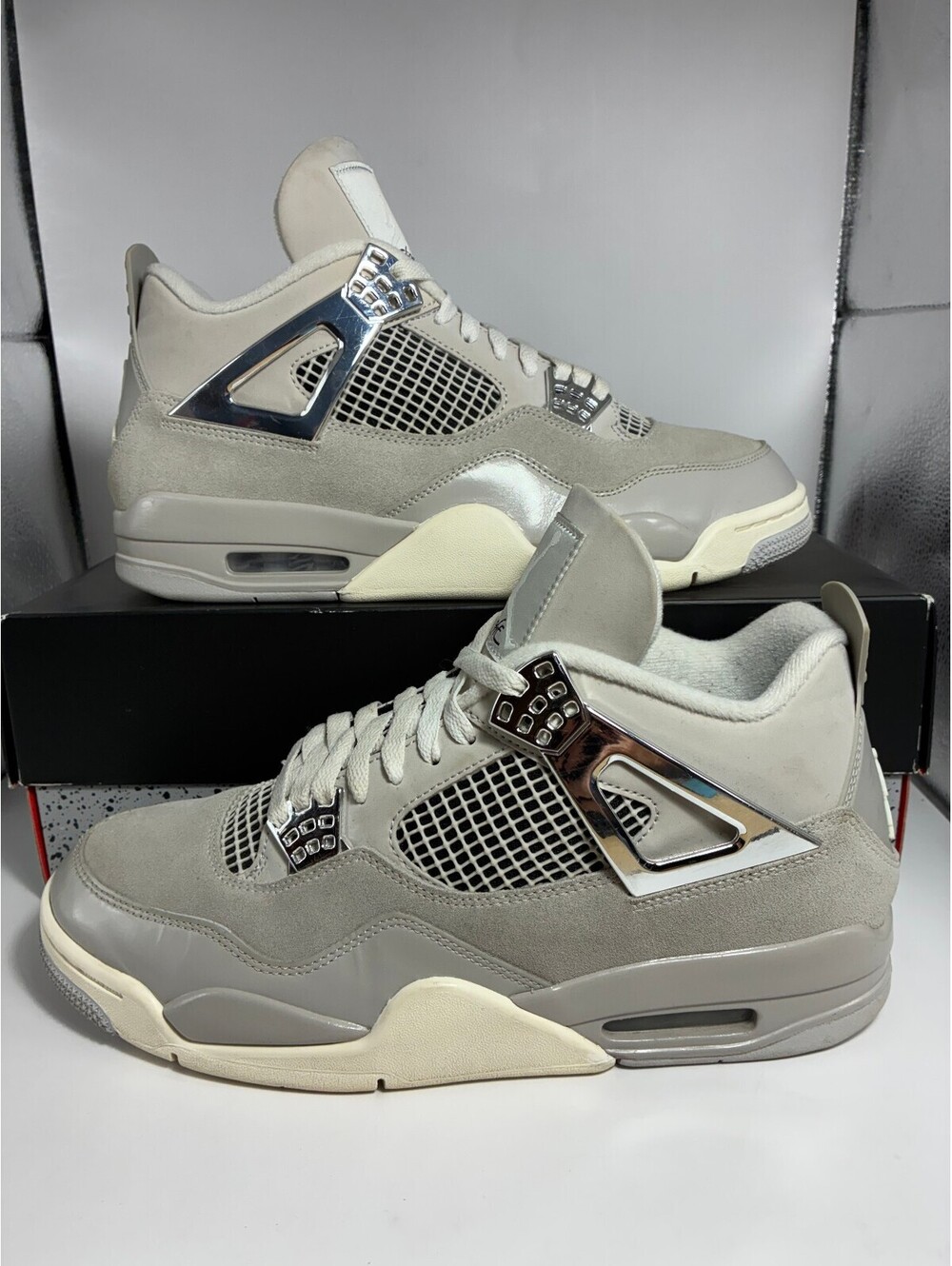 Size 10.5m/12w - Jordan 4 Retro Frozen Moments